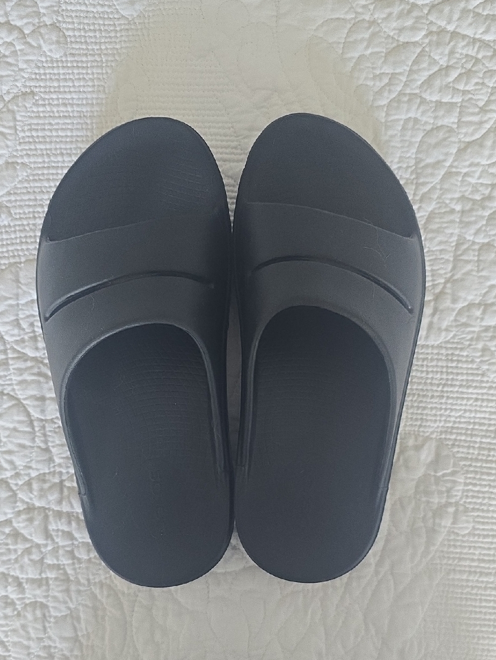 OOFOS OOahh Black Recovery Slides Women's Sz 7